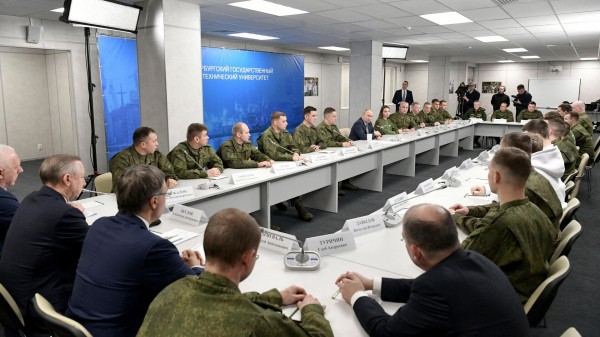 Путин поручил найти военного, спасшего командира знаменитого танка "Алёша" Путин поручил найти военного, спасшего командира знаменитого танка "Алёша"