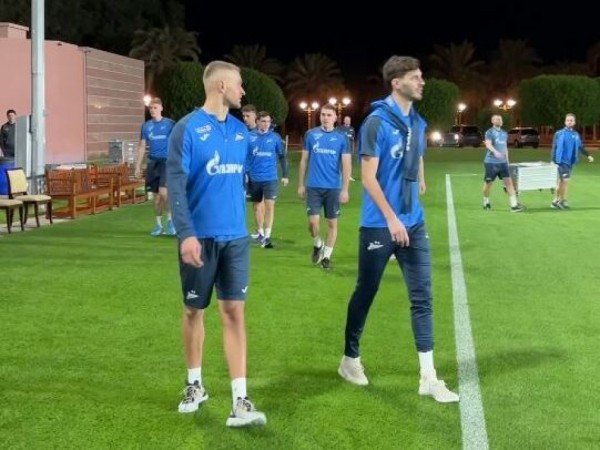 "Зенит" отправился в жаркий Абу-Даби на тренировочные сборы
