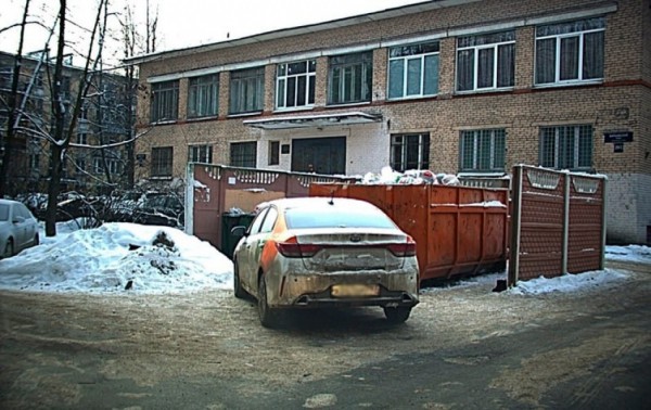 Петербуржцам напомнили о штрафах за перекрытие контейнерных площадок Петербуржцам напомнили о штрафах за перекрытие контейнерных площадок