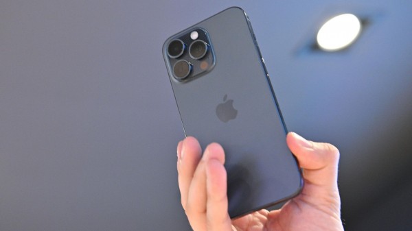 В Петербурге мужчина торговал макетами телефонов по цене настоящих iPhone