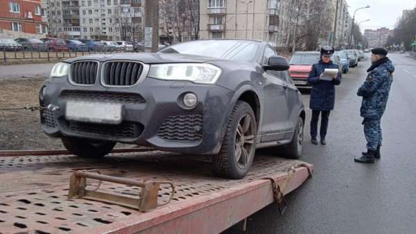 Покусились на святое: петербурженка оплатила долг в 666 тыс. из-за ареста BMW Покусились на святое: петербурженка оплатила долг в 666 тыс. из-за ареста BMW