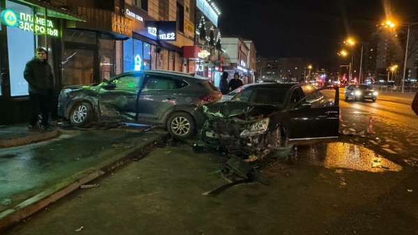 В Тюмени произошло массовое ДТП с шестью пострадавшими