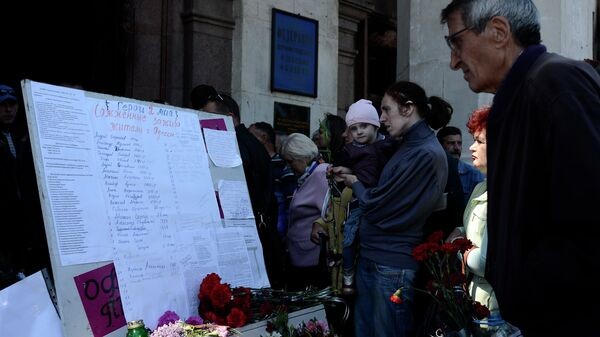 В Петербурге более 1500 активистов возложили цветы у бывшего консульства Украины В Петербурге более 1500 активистов возложили цветы у бывшего консульства Украины