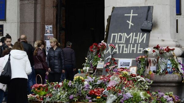 В Петербурге более 1500 активистов возложили цветы у бывшего консульства Украины В Петербурге более 1500 активистов возложили цветы у бывшего консульства Украины