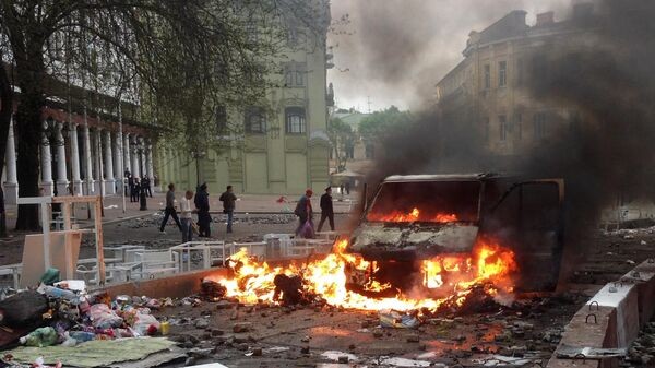 В Петербурге более 1500 активистов возложили цветы у бывшего консульства Украины В Петербурге более 1500 активистов возложили цветы у бывшего консульства Украины