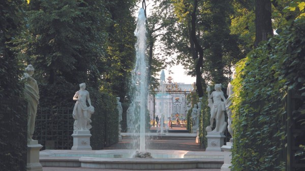 В Петербурге в июне отметят 320-летие Летнего сада В Петербурге в июне отметят 320-летие Летнего сада