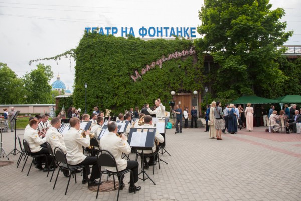 День Победы, праздник корюшки и книжный фестиваль «Веранда "Альпины"»: куда пойти 9 – 16 мая в Петербурге День Победы, праздник корюшки и книжный фестиваль «Веранда "Альпины"»: куда пойти 9 – 16 мая в Петербурге