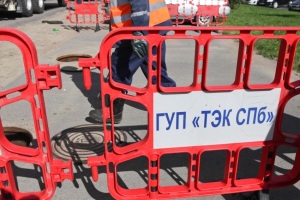 На Индустриальном проспекте из-за прорыва трубы пострадали автомобили На Индустриальном проспекте из-за прорыва трубы пострадали автомобили