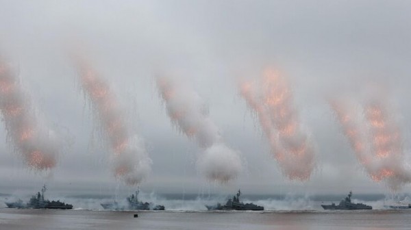 Путин поблагодарил музыкантов из КНР за участие в параде в день ВМФ в Петербурге