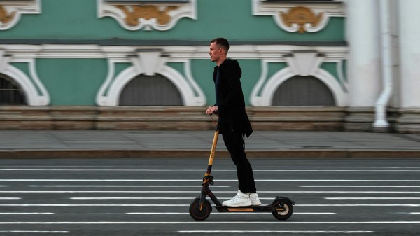 Беглов: с 1 августа парковка СИМ в центре Петербурга будет запрещена