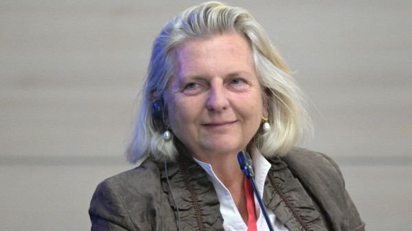 Кнайсль: женщины в России всегда остаются леди, где бы они ни работали