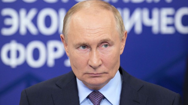 Путин: транспортный коридор Петербург - Владивосток поможет развитию туризма