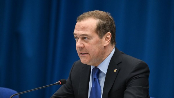 Медведев напомнил про многочисленные разделы Польши и Варшаву в составе России