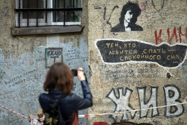 &laquo;Цой жив&raquo; и знаменит: как в Петербурге зарабатывают на музыкальной легенде Викторе Цое