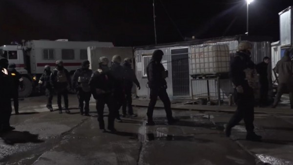 Стройка и хостел: миграционный рейд в двух районах Петербурга помог выявить 20 нелегалов Стройка и хостел: миграционный рейд в двух районах Петербурга помог выявить 20 нелегалов