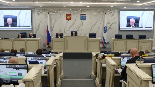 Пару областных депутатов лишили мандатов из-за иностранных денег Пару областных депутатов лишили мандатов из-за иностранных денег