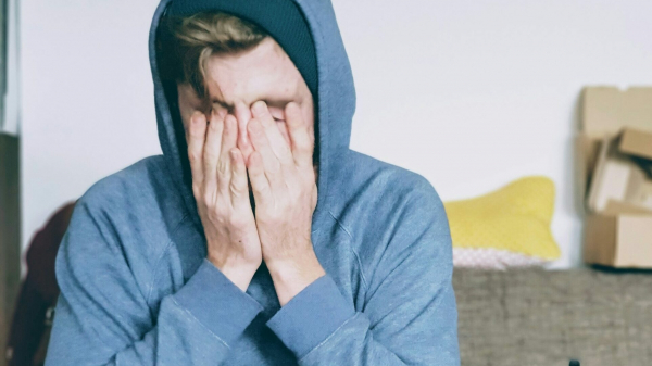 Незнакомец избил 24-летнего посетителя &laquo;Контакт-бара&raquo; на Просвещения до реанимации