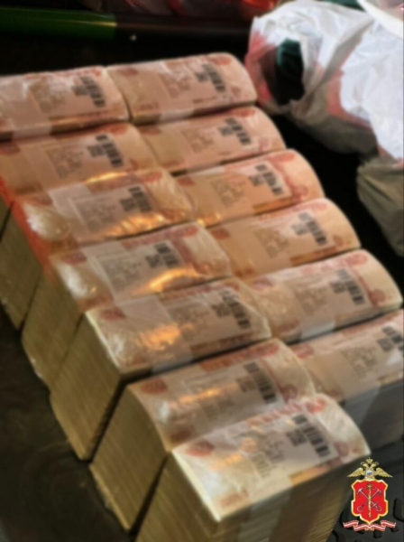 В Петербурге «скрутили» шофера, прихватившего из машины босса 65 млн рублей В Петербурге «скрутили» шофера, прихватившего из машины босса 65 млн рублей