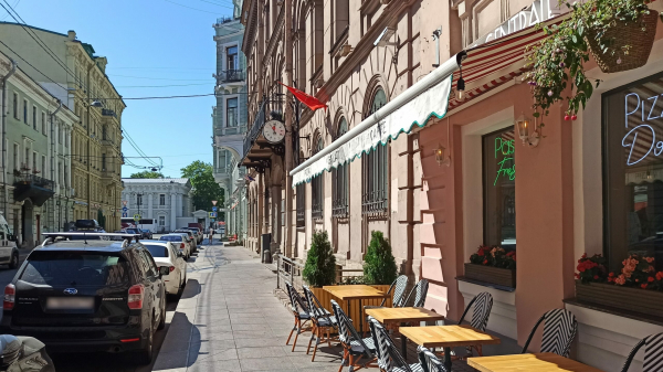 Начался сезон: на улицах Петербурга снова появятся уличные кафе Начался сезон: на улицах Петербурга снова появятся уличные кафе