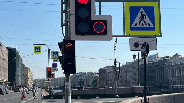 В Петербурге за 180 млн поставят 10 светофоров и нарисуют стадо «зебр» В Петербурге за 180 млн поставят 10 светофоров и нарисуют стадо «зебр»