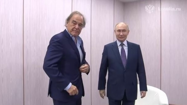 Путин встретился с американским режиссером Оливером Стоуном Путин встретился с американским режиссером Оливером Стоуном