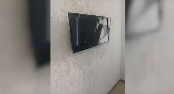 Отправили в больницу: в Петербурге неадекватная дебоширка разнесла номер отеля