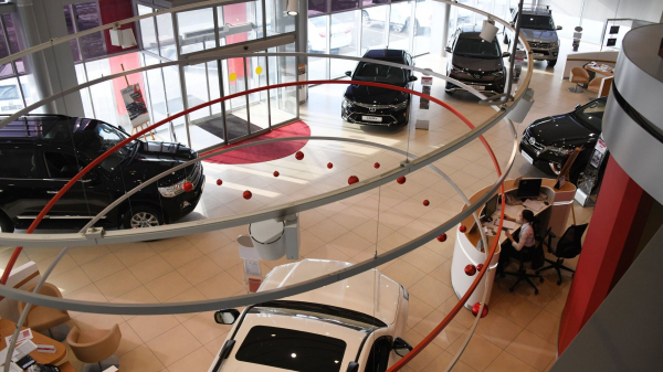 Шапарин: Toyota стала продавать автомобили в России по параллельному импорту Шапарин: Toyota стала продавать автомобили в России по параллельному импорту