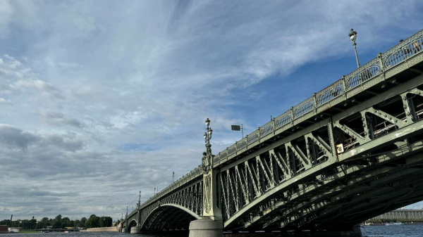 Троицкий мост пообещали отремонтировать на четыре месяца раньше срока