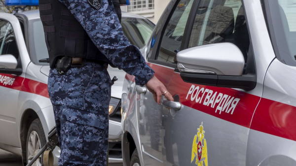 Росгвардейцы «успокоили» пьяного дебошира на Металлистов, угрожавшего гостями страйкбольным оружием Росгвардейцы «успокоили» пьяного дебошира на Металлистов, угрожавшего гостями страйкбольным оружием