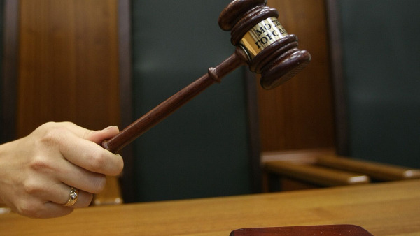 Контрабандистов наркотиков в коробках с розами осудили на 19 и 13 лет колонии
