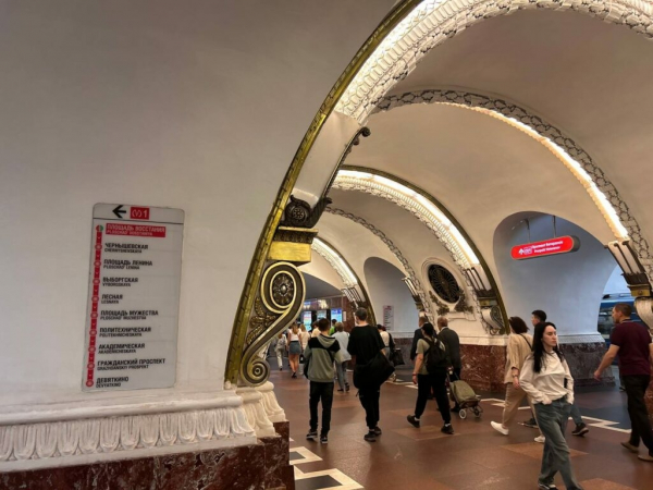 Вход в метро закрыт: с какого числа еще одна станция на красной ветке уходит на капремонт?