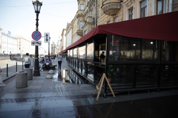 Проблема летних веранд в центре Петербурга взволновала местных жителей