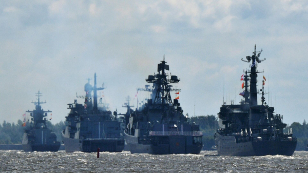 В Петербурге отменили парад ВМФ, салют и проход судов
