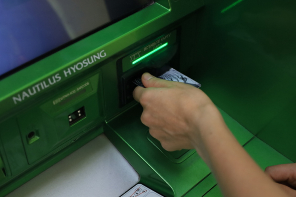 Фейковые сотрудники банка похитили у пенсионера из Петербурга 19,5 млн рублей