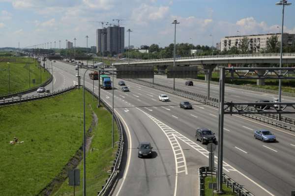 Движение на юго-западе Петербурга парализовано из-за серии аварий на КАД Движение на юго-западе Петербурга парализовано из-за серии аварий на КАД