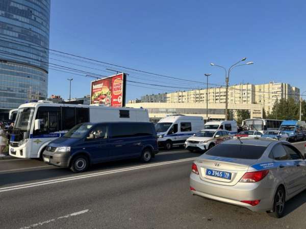 Владелец Porsche на Чкаловском проспекте совершил обгон через сплошную и теперь может лишиться водительских прав