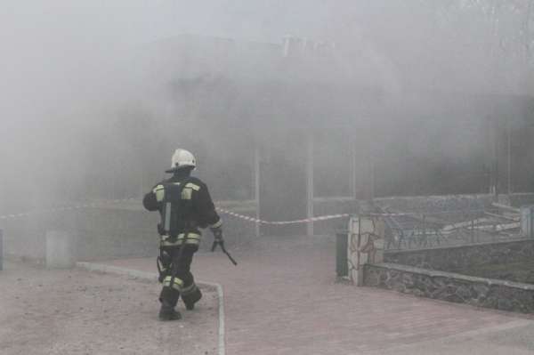 В Шушарах пожар на мусорной площадке угрожал работе канализации