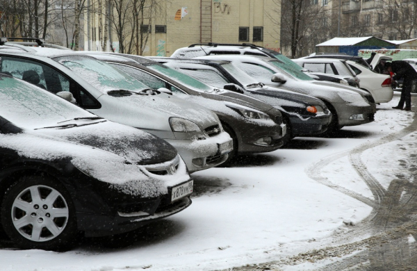 В центре Петербурга мужчина расстрелял припаркованный Mercedes из пневматики